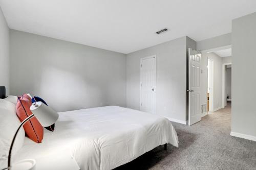 Sweetwater 9f I Beautiful 2bd Apt I Free Parking in Gainesville, USA