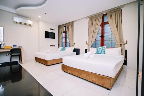 Swing & Pillows @ Masjid Jamek Kuala Lumpur in Chinatown