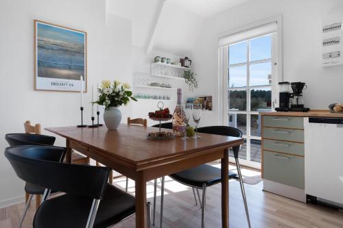 Rent A Charming And Well-Maintained Holiday Home With A Beautiful Sea View In Ebeltoft - image 4