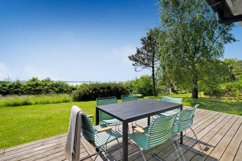 Three-Bedroom Holiday Home  image 2