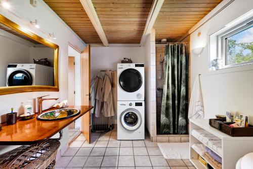 Three-Bedroom Holiday Home  image 8