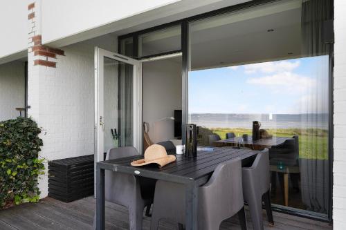 A szálláshely kívülről, Bright And Inviting Holiday Apartment By Hotel Ebeltoft Strand In First Row With Full Views Of Ebelt in Ebeltoft városközpont
