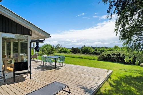 Three-Bedroom Holiday Home  image 6