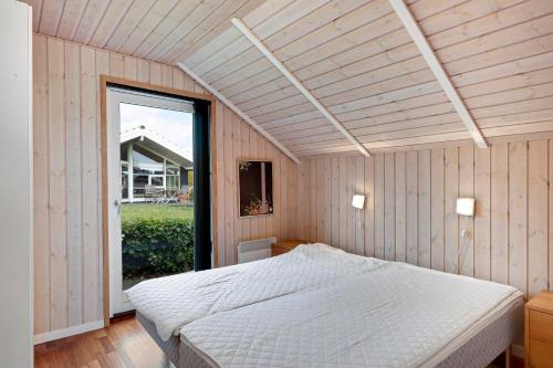 Three-Bedroom Holiday Home  image 10