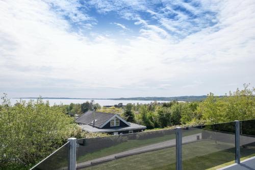 Four-Bedroom Holiday Home image 9