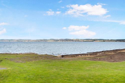 Beautiful First-Row Apartment With Stunning Panoramic Views Of Ebeltoft Cove - image 2