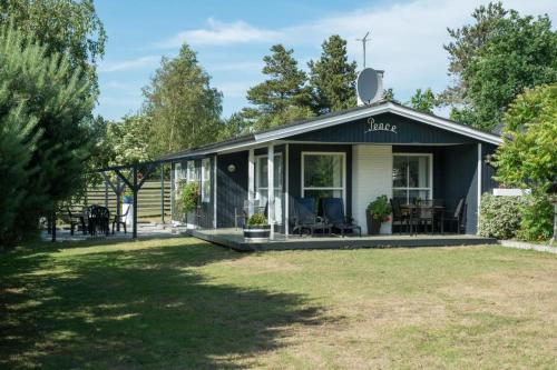 Three-Bedroom Holiday Home  image 4