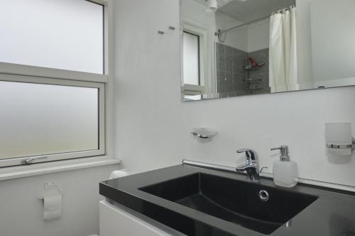 Three-Bedroom Holiday Home  image 7
