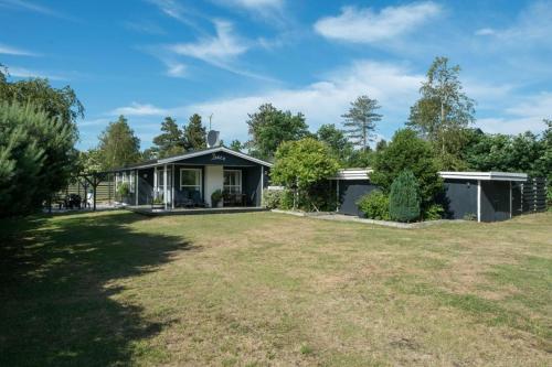 Three-Bedroom Holiday Home  image 5