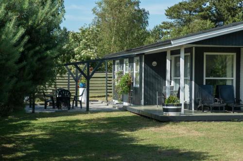 Three-Bedroom Holiday Home  image 6