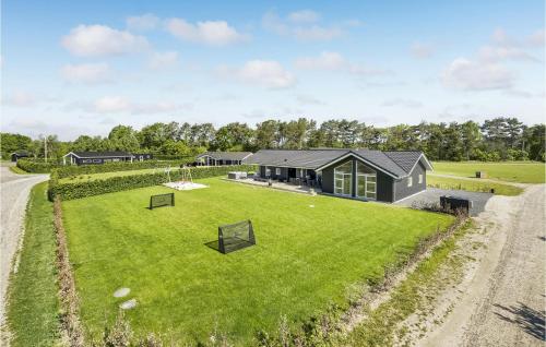  Stunning Home In Hadsund With Five Bedrooms And Wifi, 9560 Hadsund
