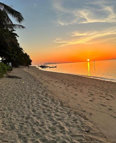 Strand, Aforetime Village in Taling Ngam
