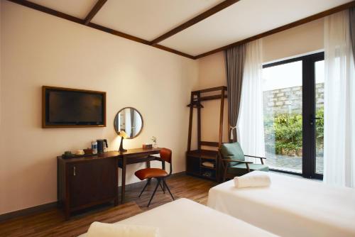 Twin Room with Garden View image 2