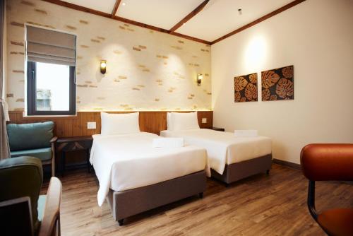 Twin Room with Garden View image 1