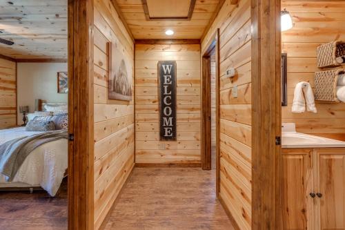 Cross Timbers Cabin on The Grove's 25-Acres Cross Timbers Cabin on The Grove's 25-Acres