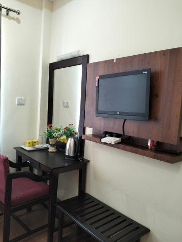 Deluxe Twin Room image 3