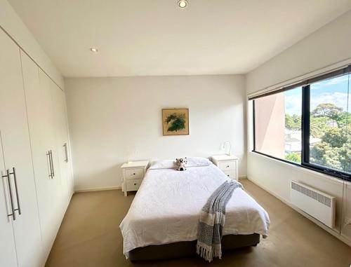 Superb City Views - Apartment, work or just relax! in South Melbourne