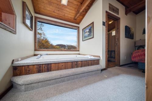 Cherokee Winds cabin - image 10