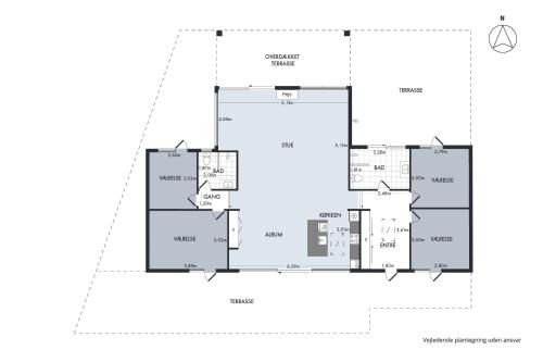 Four-Bedroom Holiday Home image 1