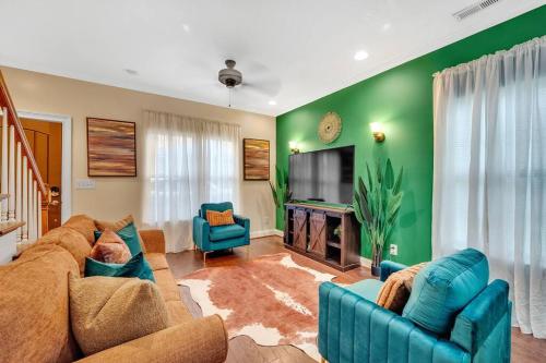 Cozy 2B Townhouse - Hot Tub in Concord, USA
