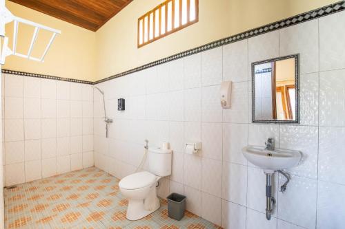 Deluxe Twin Room image 6
