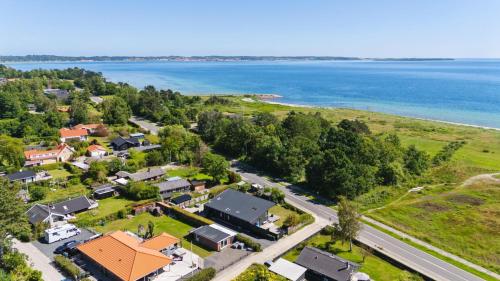 Three-Bedroom Holiday Home  image 5
