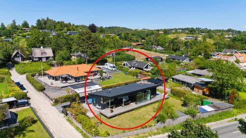Three-Bedroom Holiday Home  image 3