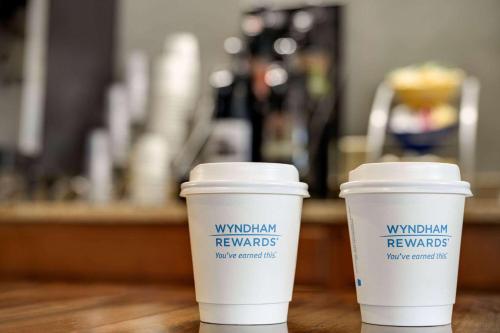 Days Inn by Wyndham Carbondale - image 3