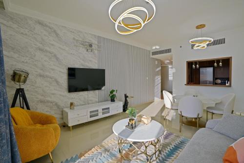 CH Skyline Retreat - Cozy 1BR Apt With Burj Khalifa and Fountain Views, Dubai (photo 3)