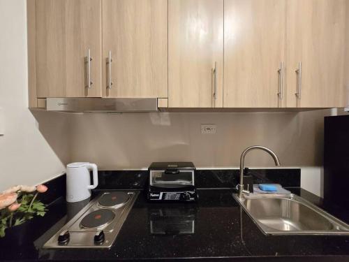 1BR Condotel with Balcony at FAME Residences #FM56, Manila (Foto 8)