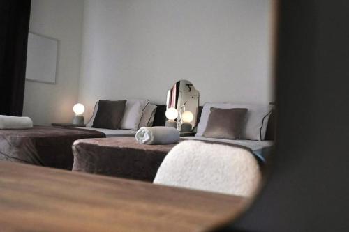 Wilton Retreat- Hot tub, Pool table, Parking