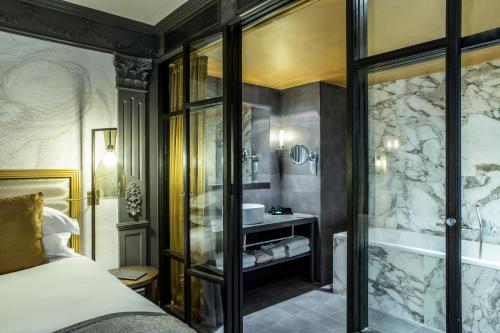 1 queen bed