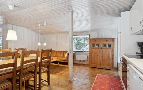 keuken, Stunning Home In Silkeborg With Wifi in Silkeborg