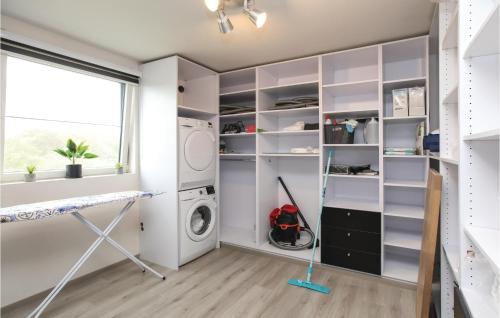 Beautiful home in Brugge w/ WiFi and 4 Bedrooms - image 3