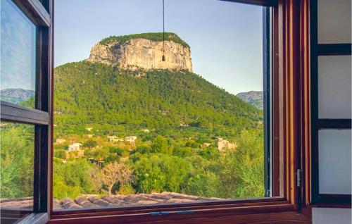  Cozy Home In Alaró in Alaró