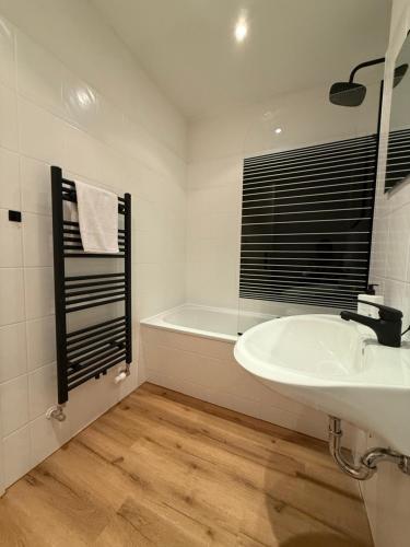 zentral - modernes Apartment - Netflix, Leipzig (photo 3)