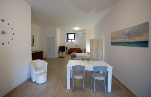 Intero alloggio, Binario 18