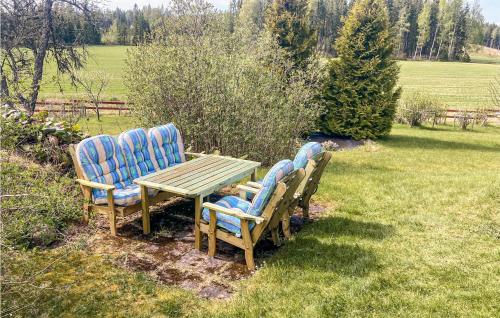 View, Amazing Home In Vase With Kitchen in Faxstad