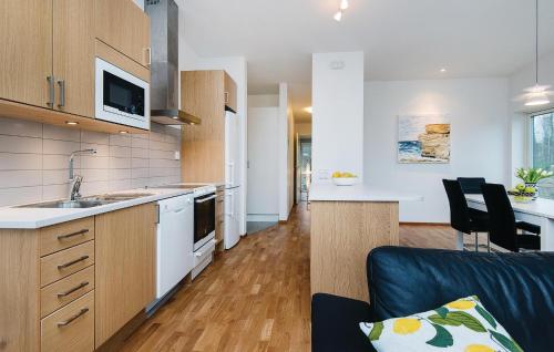 مطبخ, Three-Bedroom Holiday Home Holmsjo With A Fireplace 06 in Holmsjo