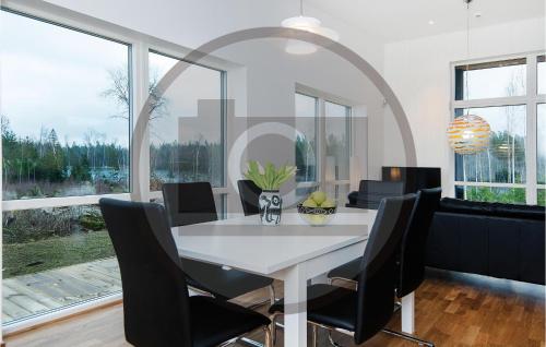 مطبخ, Beautiful Home In Holmsjö With Sauna (Beautiful Home In Holmsjo With Sauna) in Holmsjo