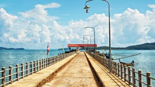 While Away - 주변 명소