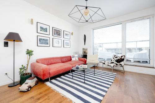 Modern & Stylish Apartment with Balcony Warsaw by Noclegi Renters, Varšava