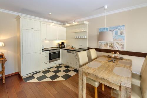 Two-Bedroom Apartment with Balcony room in Villa Hansa - Wohnung 05
