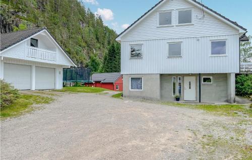 Lovely Home In Kollungtveit - Svindal
