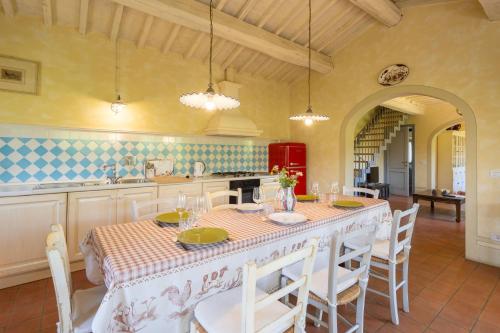 virtuve, Borgo degli Ulivi by VacaVilla in Fornello