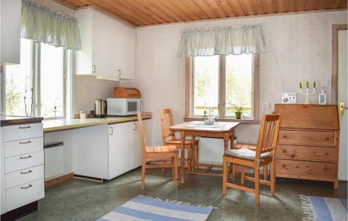 virtuve, Awesome Home In Ånimskog With Wifi (Awesome Home In Animskog With Wifi) in Animskog
