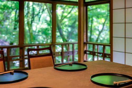 Japanese-Style Family Room image 1