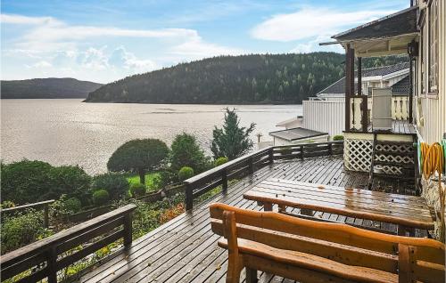 . 3 Bedroom Lovely Home In Mosvik