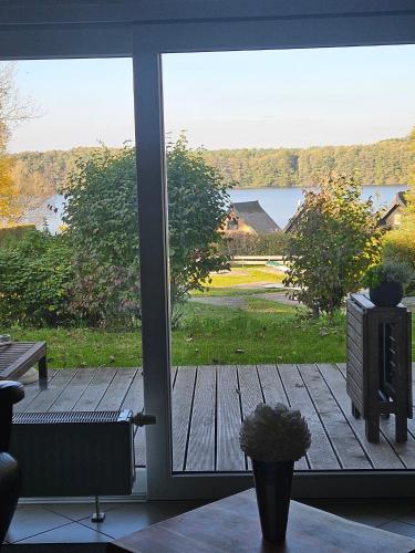 Apartment with Lake View