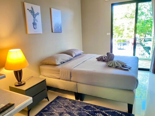 room detail thumbnail 2